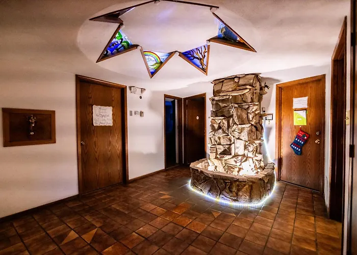 7 Gables Inn & Suites
