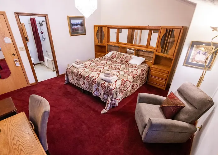 7 Gables Inn & Suites